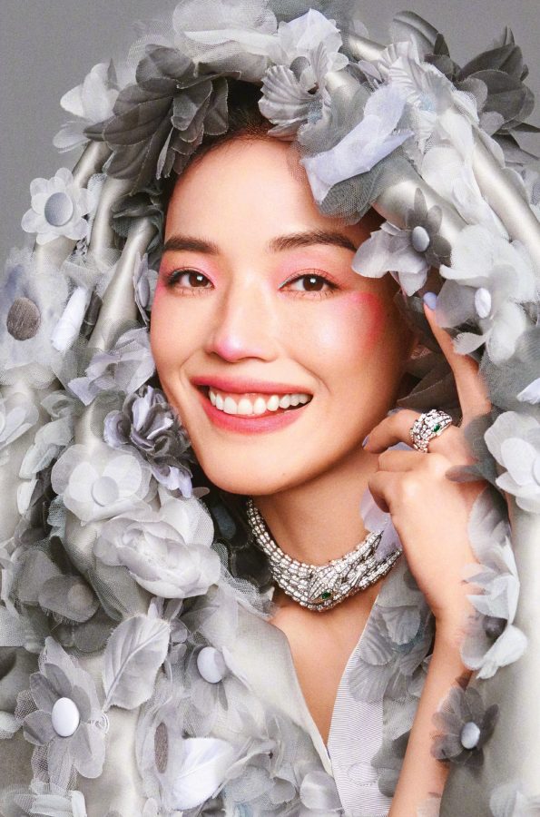 《ELLE》杂志舒淇穿明艳黄色开衩裙秀长腿(5/5)