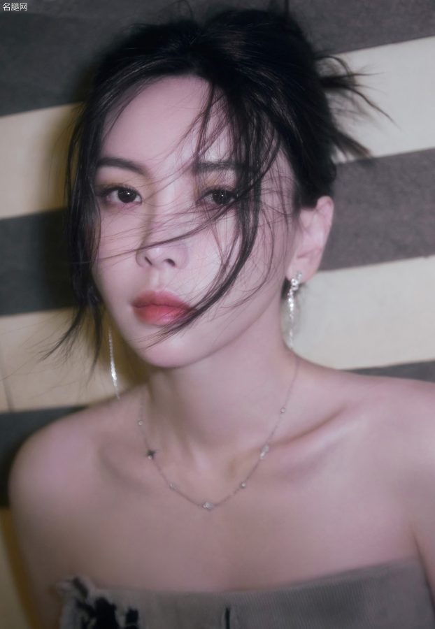 《时光音乐会》于文文美腿踩高跟长靴美脸盯屏(9/9)