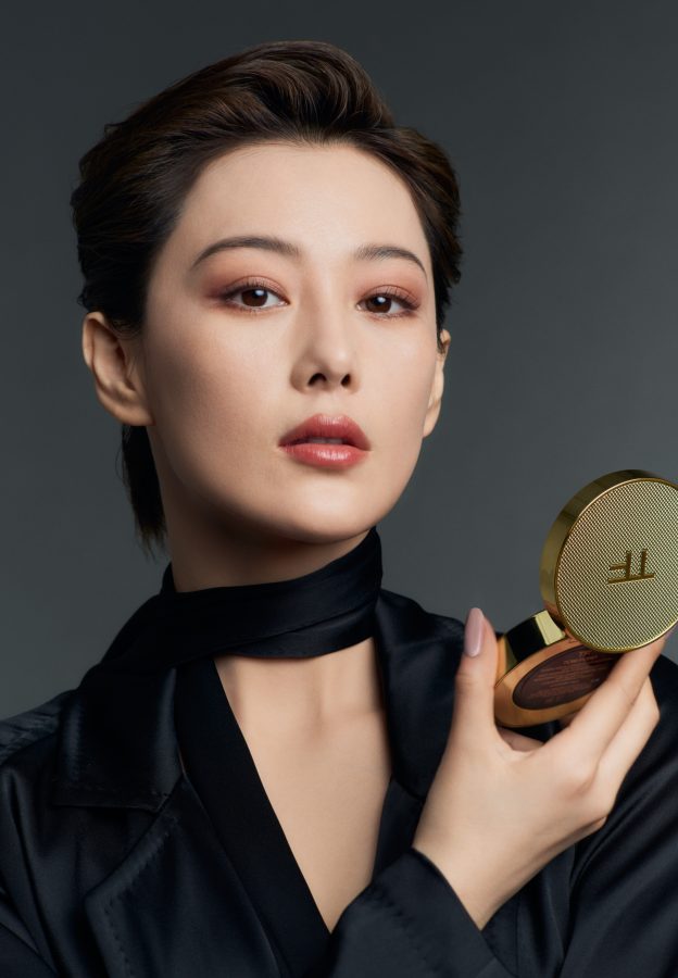 张馨予酷美短发造型高清质感脸部特写(1/4)