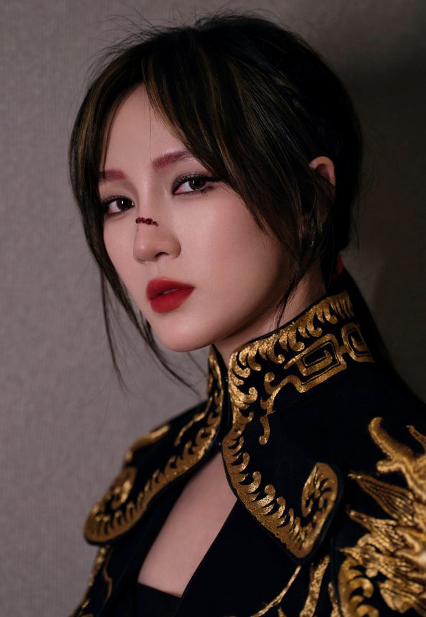 东方魅影！孟佳穿龙纹战袍展现女王级氛围压迫(7/8)