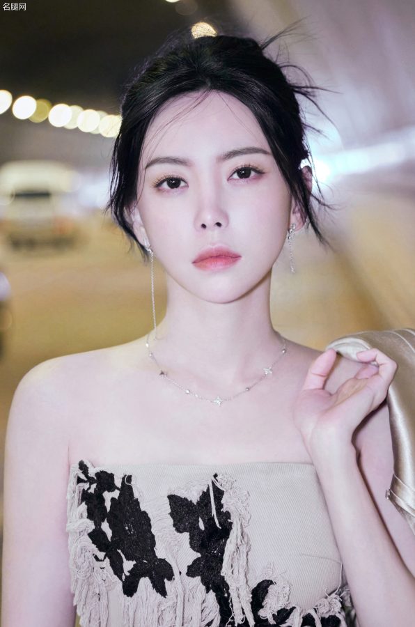 《时光音乐会》于文文美腿踩高跟长靴美脸盯屏(7/9)