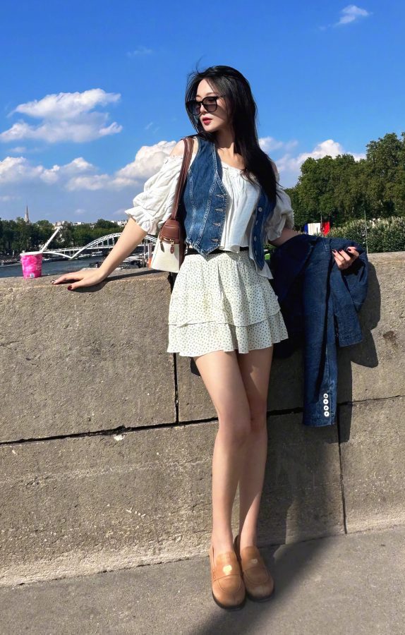张馨予少女般的长腿解锁巴黎街头的时尚密码(2/4)