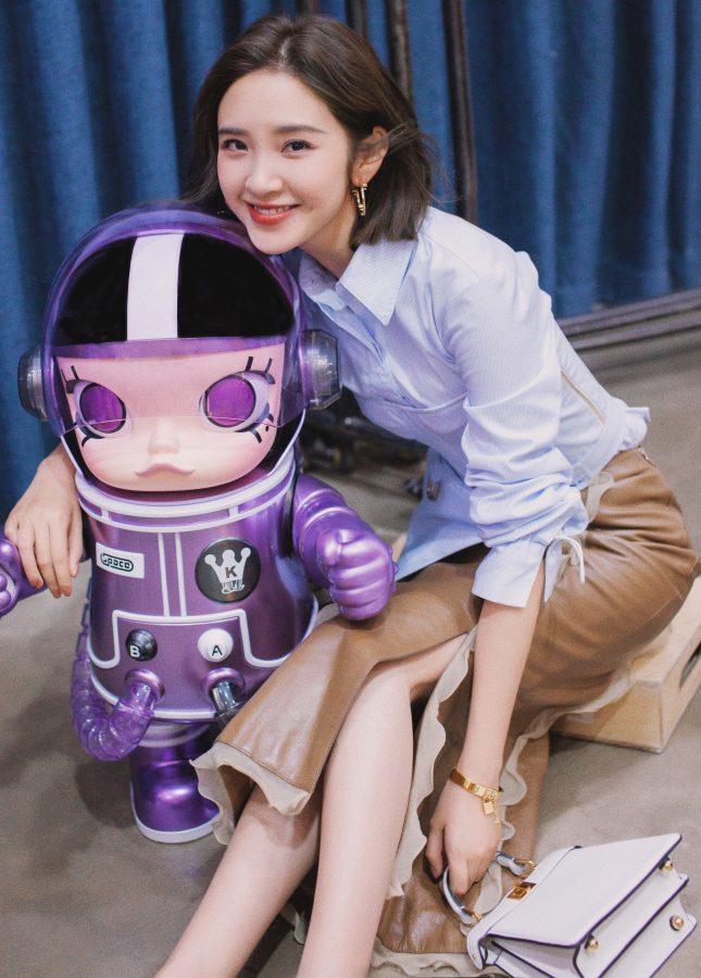 唐艺昕午后优雅写真玉腿美足光滑迷人(2/2)