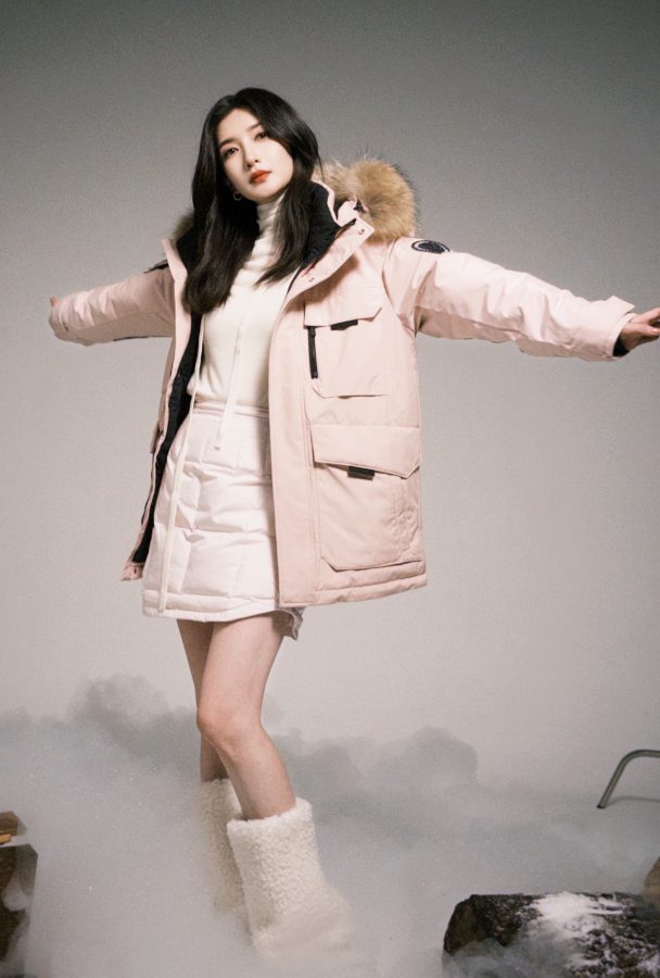 女明星江疏影代言波司登穿羽绒服光腿配长靴(7/16)