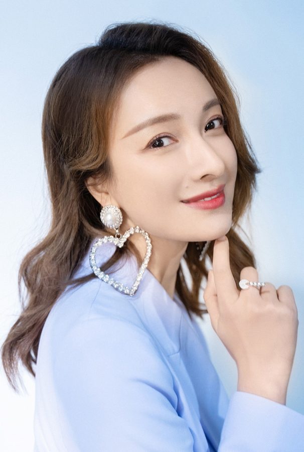 女主持人吴昕穿连体裤玉足踩一字带凉高跟出席汽车品牌发布活动(3/5)