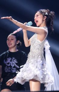 张韶涵演唱会丝袜美腿送福利