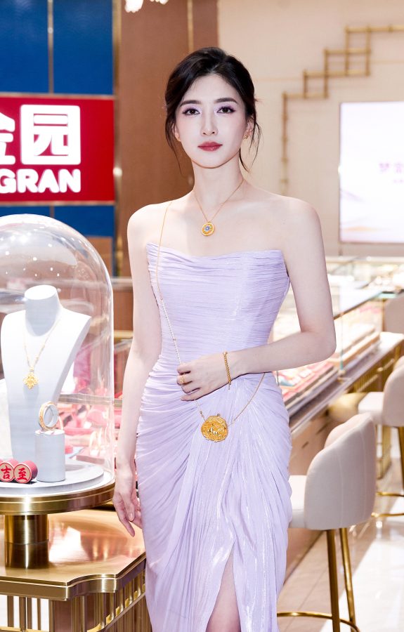江疏影一些紫色高开叉晚礼服秀玉腿如美神维纳斯（第12张/共15张）