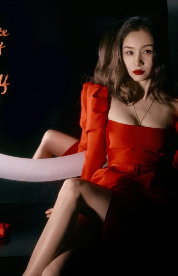 复古风情下的性感！王子文的红裙和尖头高跟鞋，实力演绎修长美腿诱惑(9/15)
