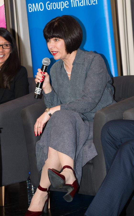 加拿大熟女商人Caroline Codsi光滑玉腿交叉聊天(13/18)