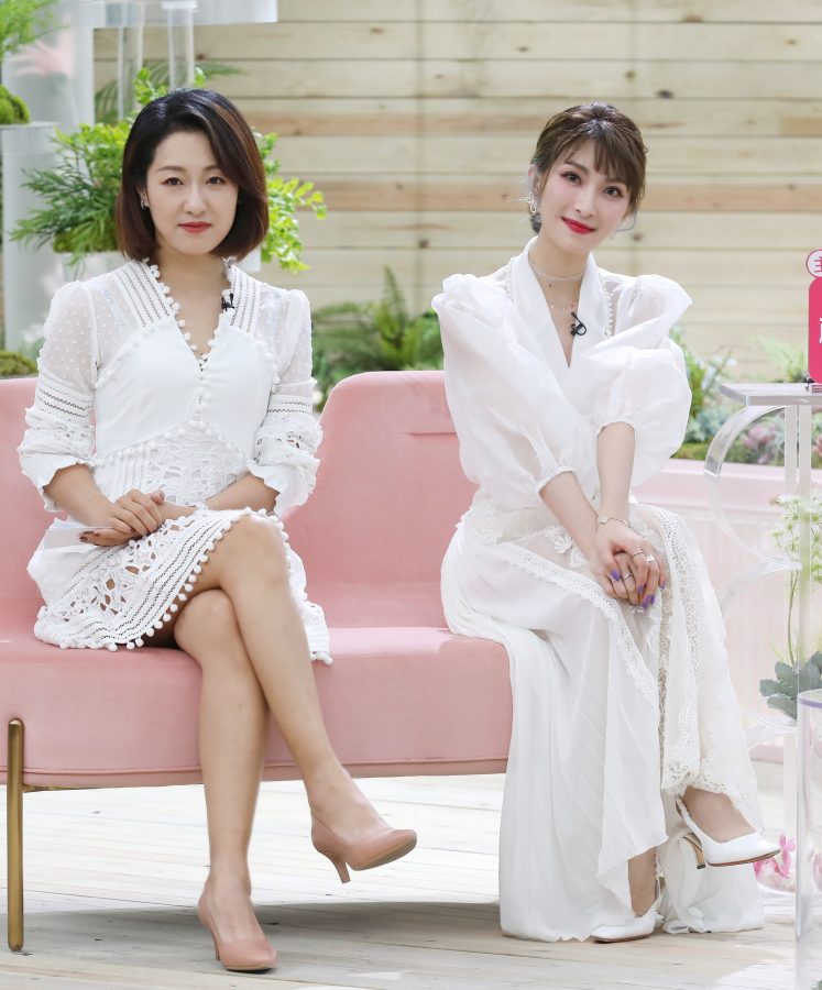 《beauty小姐》节目里YAN妍博士秀高跟美腿(2/6)