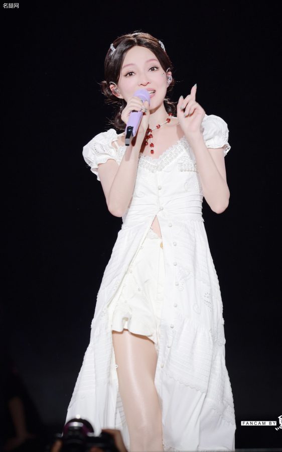 张韶涵演唱会长腿凉高肉丝观众票买值了(17/27)