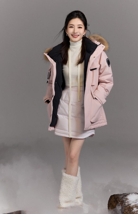 女明星江疏影代言波司登穿羽绒服光腿配长靴(3/16)