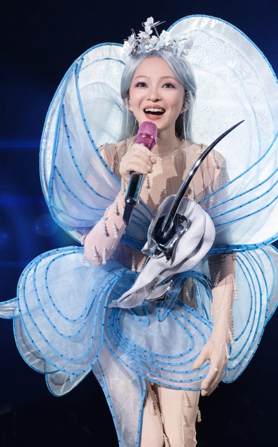 张韶涵世界巡回演唱会冰蓝公主裙紧身裤秀长腿(7/16)