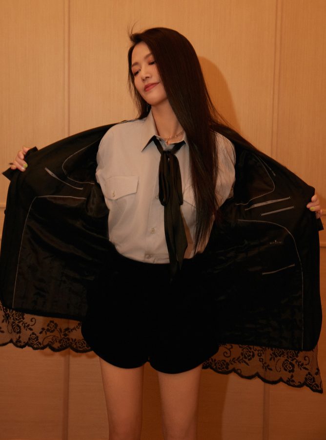 谭维维黑色西装长靴秀美腿，尽显成熟知性魅力！(4/6)