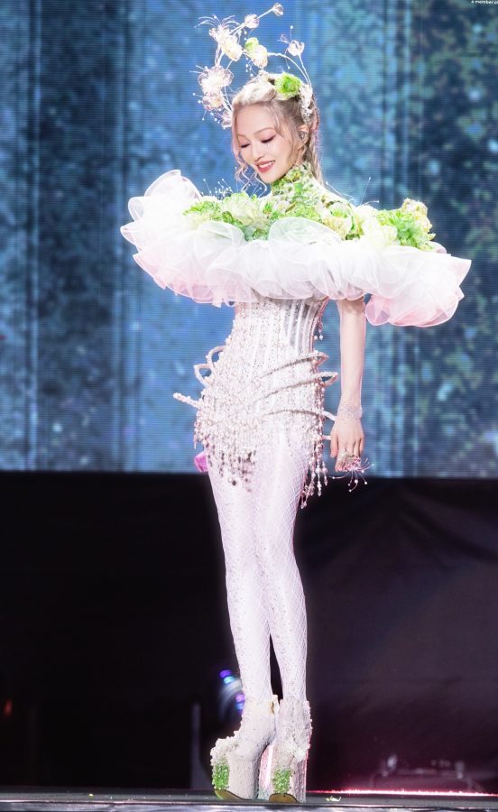 张韶涵演唱会花仙子造型上穿白色裤袜秀美腿（第31张/共72张）