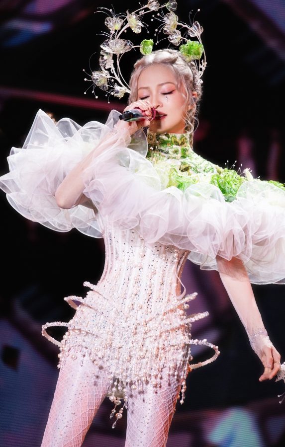 张韶涵演唱会花仙子造型上穿白色裤袜秀美腿(34/72)