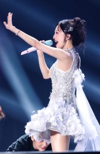 张韶涵演唱会丝袜美腿送福利