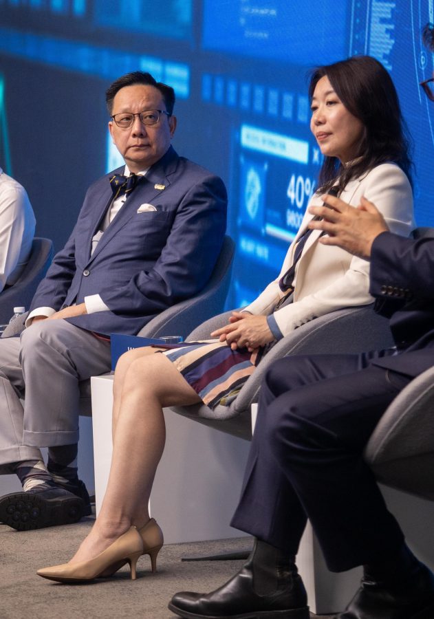 东软集团高级副总裁王楠高跟熟腿活动图（第3张/共6张）