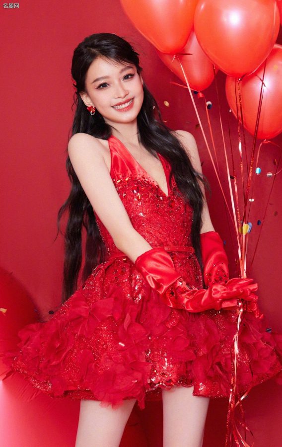 孙怡红色亮片裙搭配黑靴，尽显修长美腿和甜美性感！（第6张/共9张）
