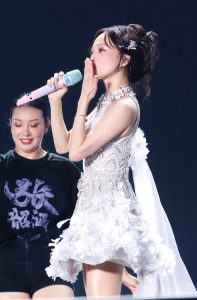 张韶涵演唱会丝袜美腿送福利