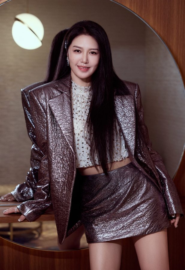 美腿女王谭维维银色亮片套装点亮舞台气场全开(6/11)