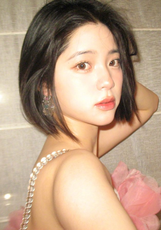 穿了吊带粉裙的美少女欧阳娜娜不穿鞋露出纤长脚趾(5/5)