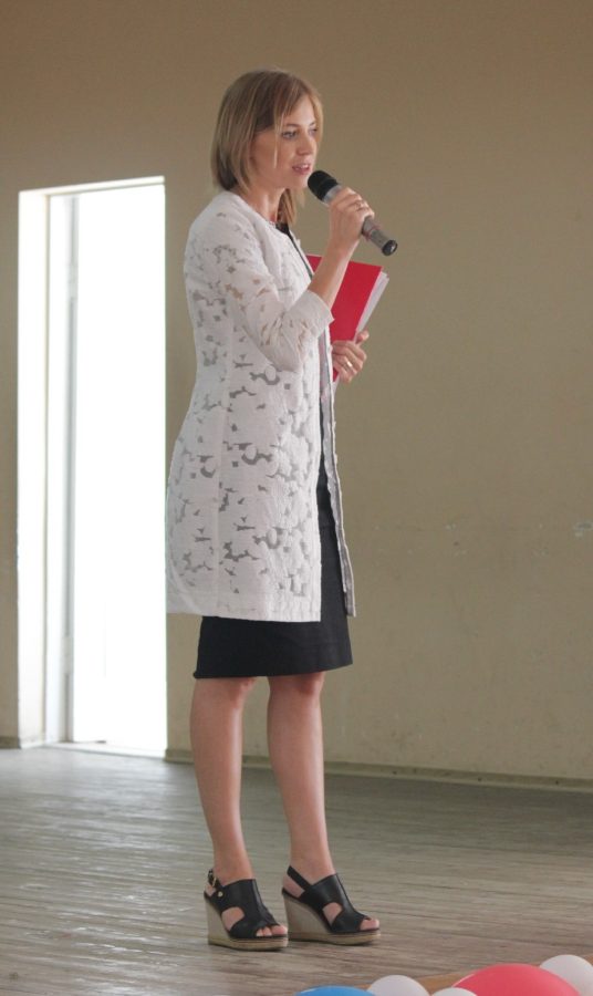 娜塔莉娅.波克隆斯卡娅细小腿踩坡跟凉鞋(1/2)