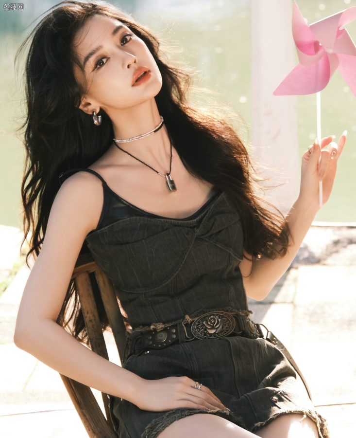 Angelababy牛仔套装超短裙搭配运动鞋展现无瑕细美腿(8/10)