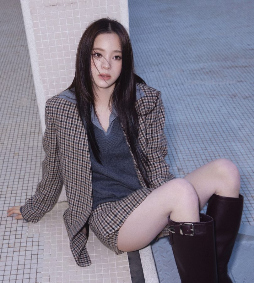 格纹甜心上线！欧阳娜娜西装短裤秀白皙美腿，复古又时尚(1/4)