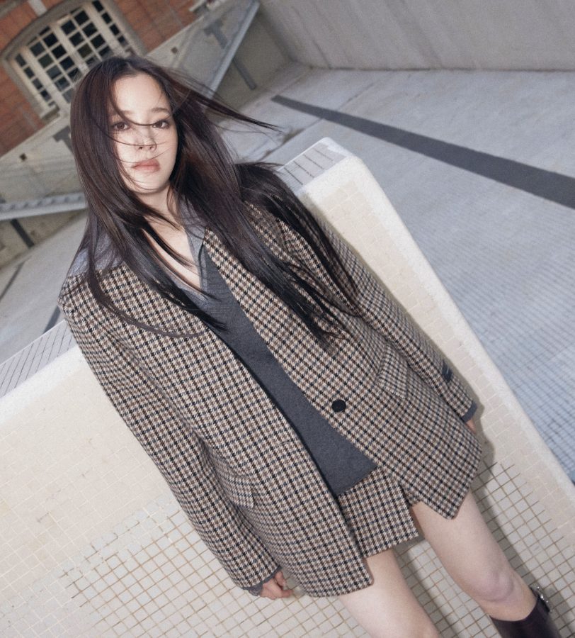 格纹甜心上线！欧阳娜娜西装短裤秀白皙美腿，复古又时尚(4/4)