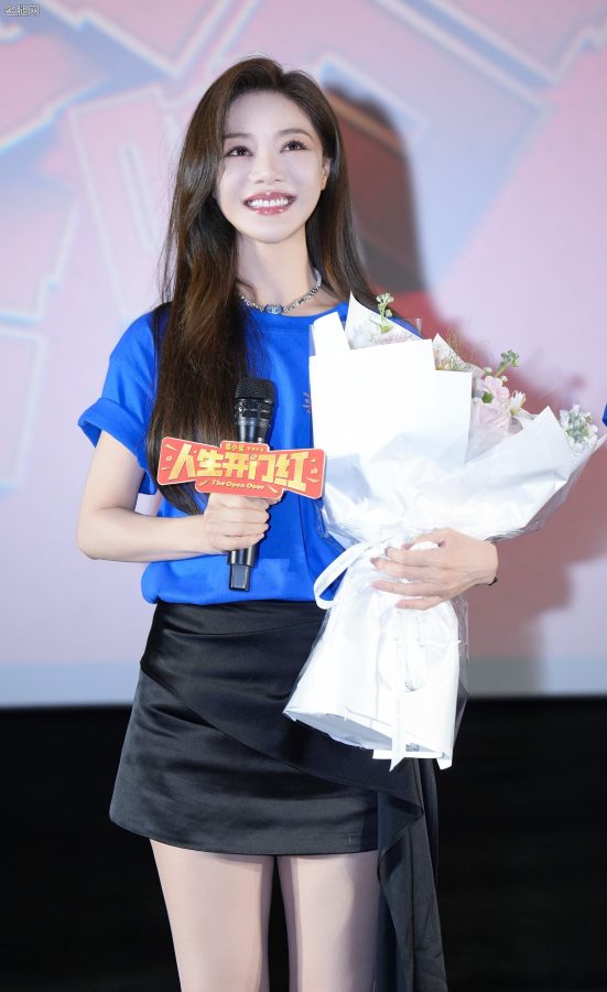 邓家佳穿超薄肉色丝袜衬托修长美腿，你爱了吗？(12/12)