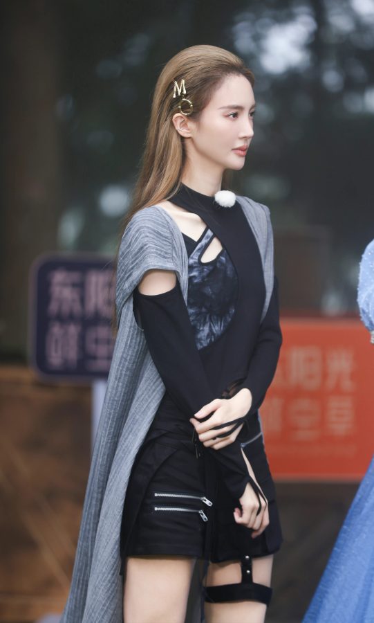 《嗨放派》录制现场金晨美腿走钢丝(8/8)