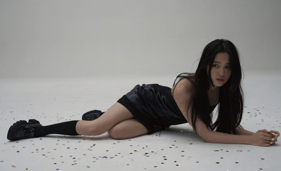 欧阳娜娜为瑞丽杂志拍摄酷飒写真封面(1/11)