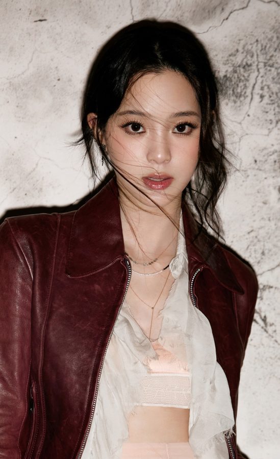 欧阳娜娜长裙下露美腿，长靴搭配更添时尚感(6/6)