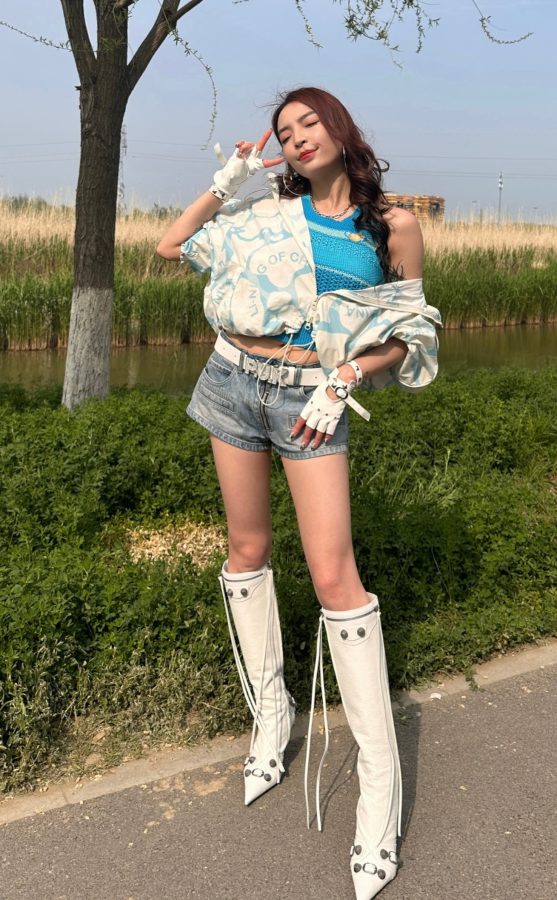VAVA音乐节随性穿搭热裤秀白皙大腿(4/5)