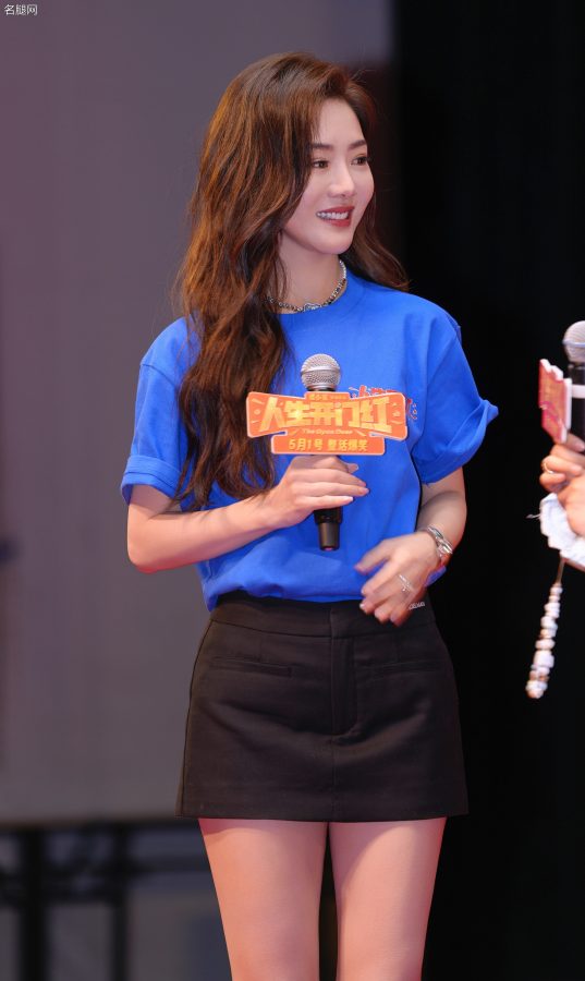 邓家佳穿超薄肉色丝袜衬托修长美腿，你爱了吗？(9/12)