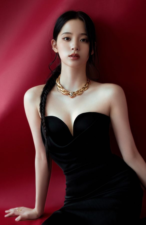欧阳娜娜性感升级！一袭黑裙惊艳亮相，绝美锁骨太吸睛(2/7)
