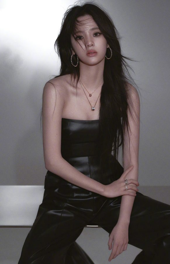 欧阳娜娜穿低胸皮衣挤出一条漂亮的白沟(3/7)