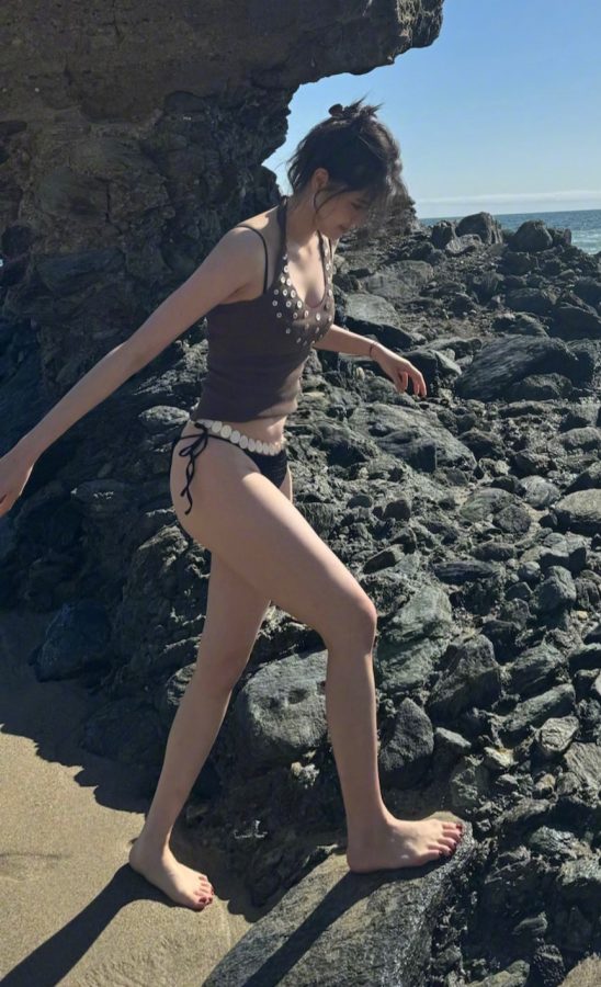欧阳娜娜在海边穿泳衣展示青春美好身体(2/2)