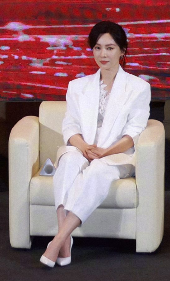 气质教科书！陈数白色Look惊艳全场，完美演绎职场女神！(5/7)