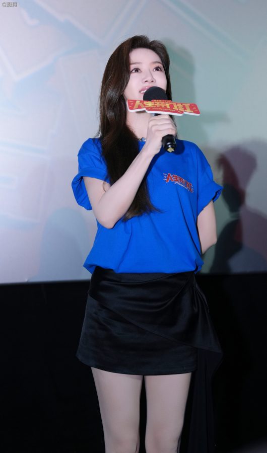 邓家佳穿超薄肉色丝袜衬托修长美腿，你爱了吗？(11/12)