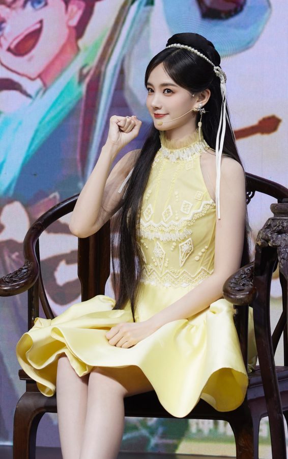 李一桐穿黄色连衣裙一双修长美腿吸睛(3/4)