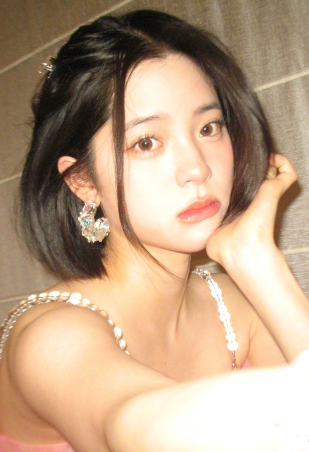 穿了吊带粉裙的美少女欧阳娜娜不穿鞋露出纤长脚趾(4/5)