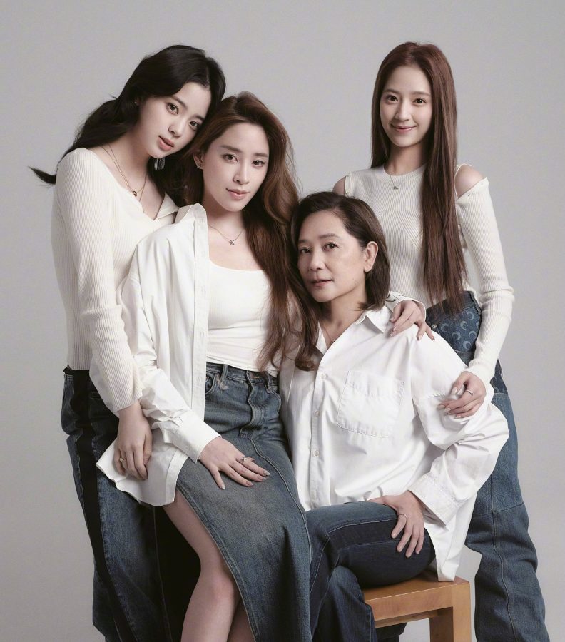 欧阳娜娜穿低胸皮衣挤出一条漂亮的白沟(7/7)