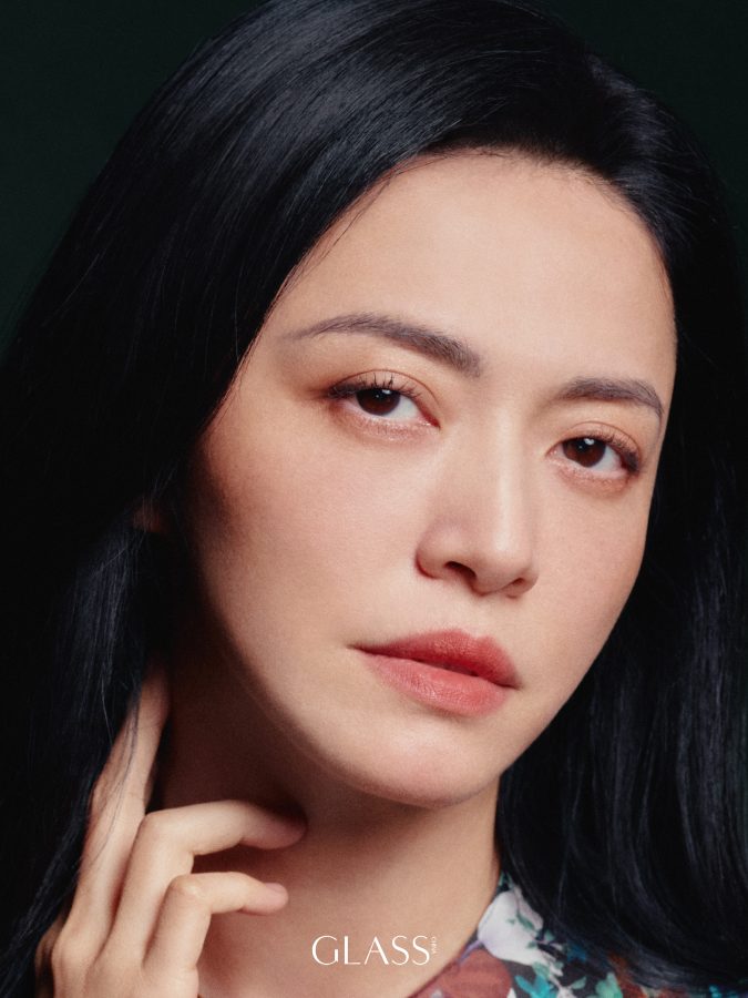 《GLASS》五月刊封面姚晨和贾静雯两位成熟女明星高跟美腿写真大片(5/5)