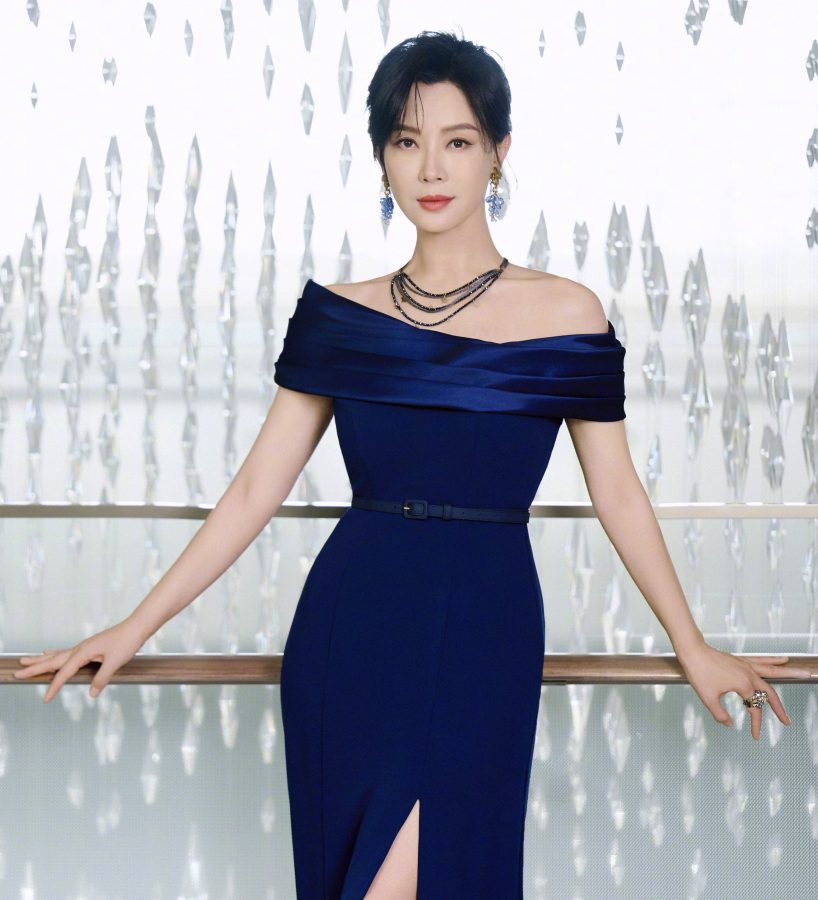 气质女神陈数：深V开叉裙秀美腿，这曲线谁顶得住！(5/9)