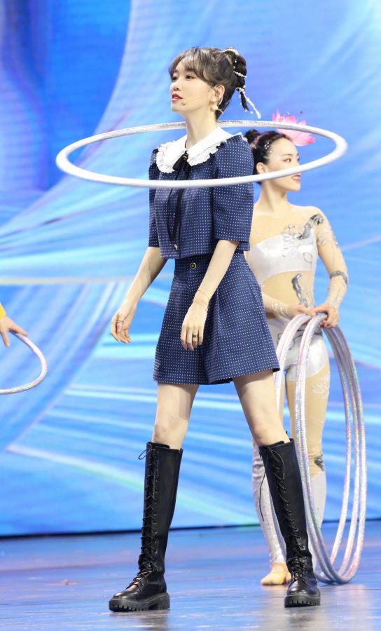 气质女神于莎莎甜美秀白腿(3/4)