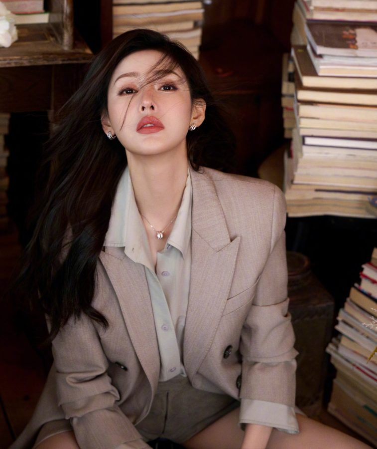 张天爱长筒靴下的美腿诱惑！知性甜美风，尽显曼妙身姿。(6/9)