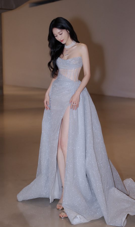 梦幻女神张俪上线！她用高开叉设计展现极致性感(3/4)