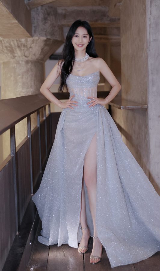 梦幻女神张俪上线！她用高开叉设计展现极致性感(2/4)